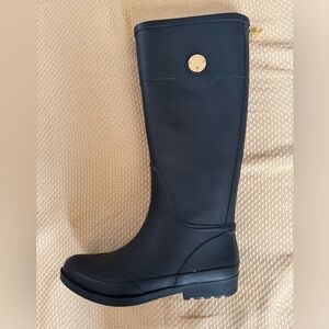 BRAND NEW NEVER WORN tommy hilfiger calipso round toe black rain boots.